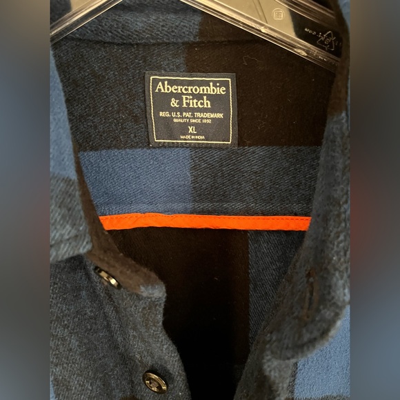 Abercrombie and Fitch plaid shaket - Picture 5 of 5